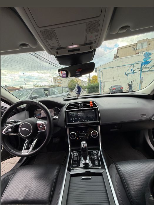 Jaguar XE P250 RWD Facelift 2019