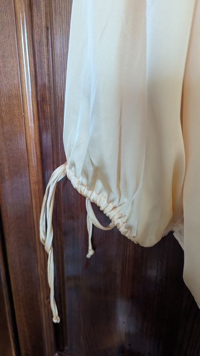 Дамски блузи Zara M