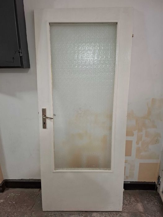 Интериорна врата с брава и ключове