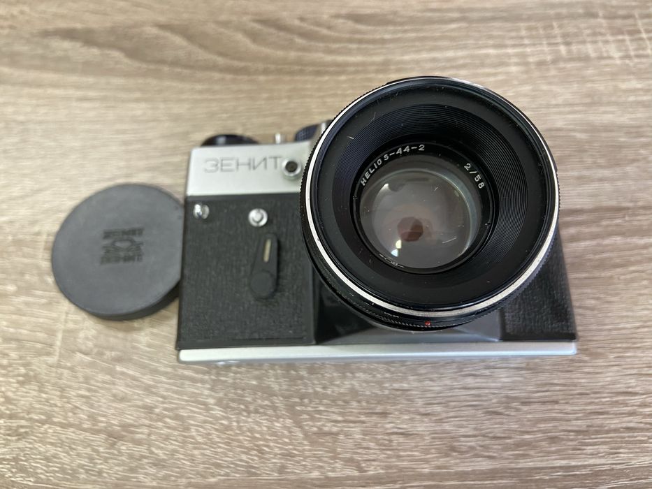Винтидж 35мм огледално-рефлексен фотоапарат Zenit ET