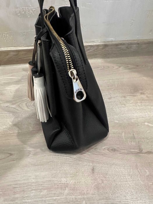 GUESS дамска чанта в черно