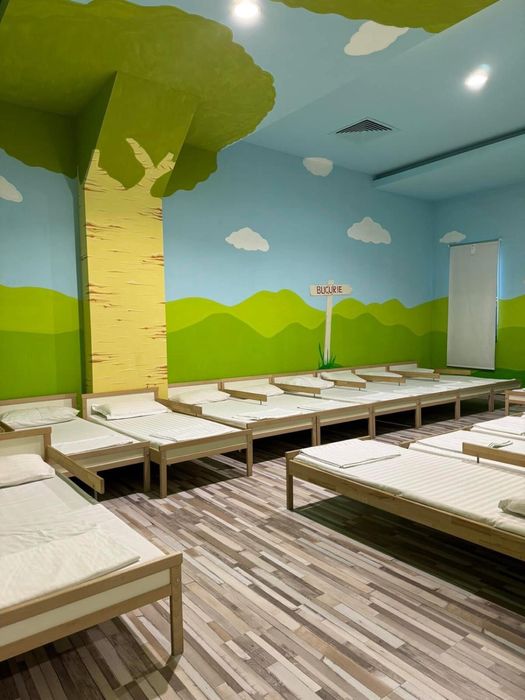 Paturi din lemn+ saltea+1 pernă+2lenjerii+ 1 pătură