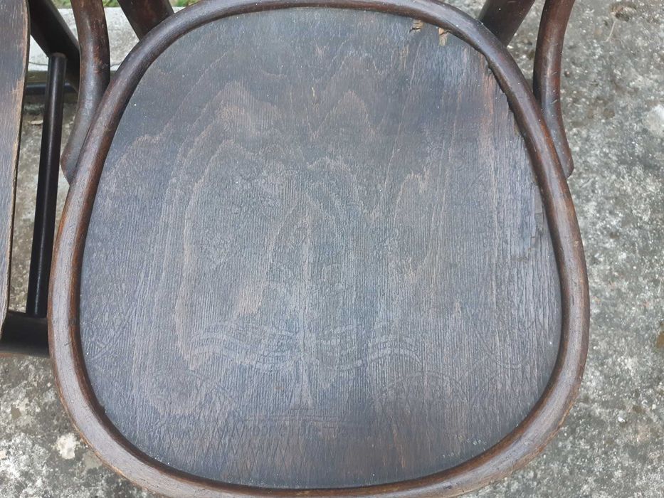 Четири винтидж стола "Тонет" в добро състояние.