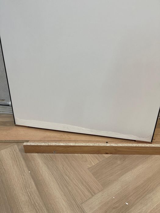 Продаю двери новые с дефектом