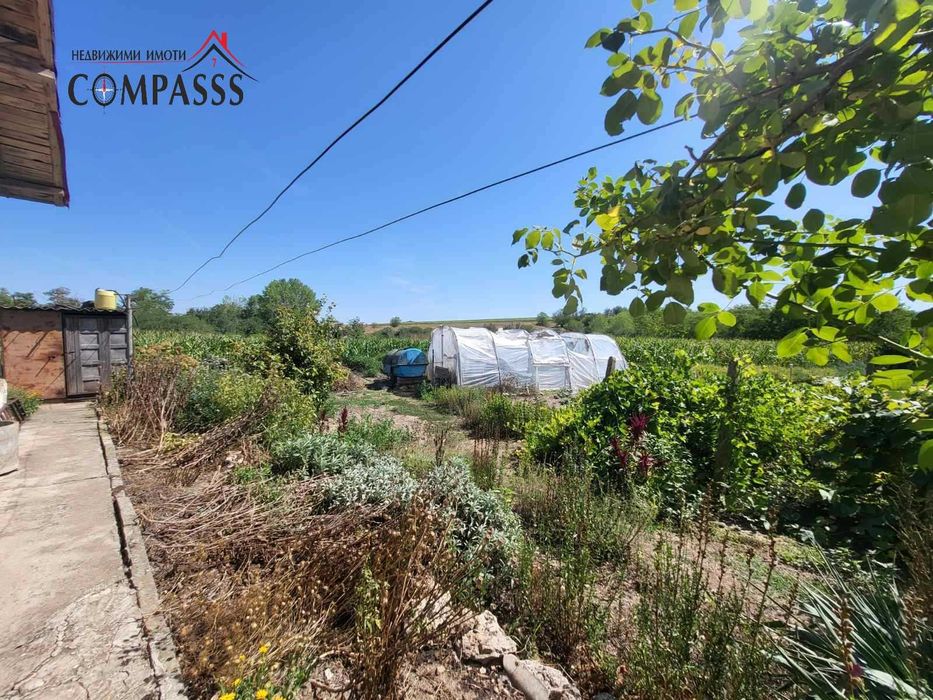 с. Градини, Общ. Ген. Тошево, къща с двор – 47000лева!