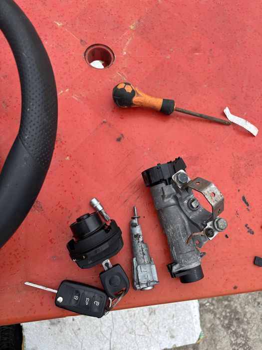 Pompa auxiliara apa seat ibiza ,audi  skoda 6j fwa,kit pornire seat ibiza ,contanct,butuc usa ,buson ,ceasuri bord,calculator ecu,calculator auziliat