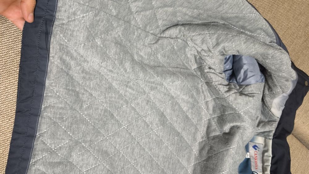 Продам куртку детскую