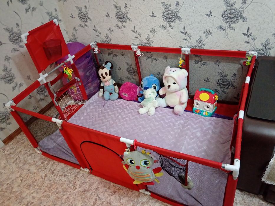 Продам манеж 9000