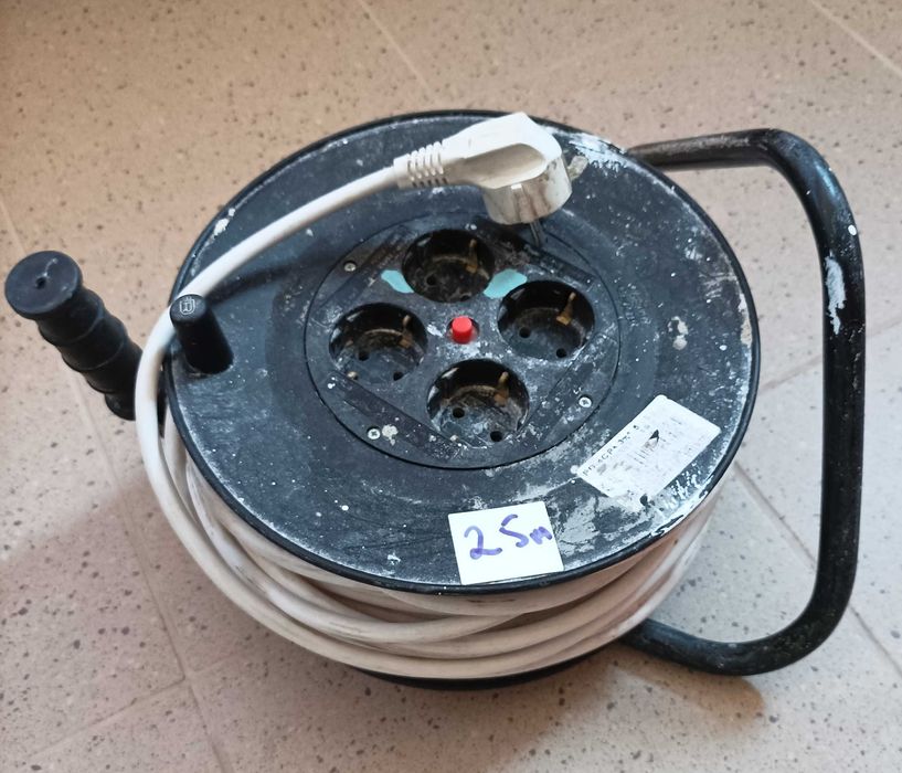 Derulator cablu electric cu 4 prize, 25 m, 3 x 1.5 mmp