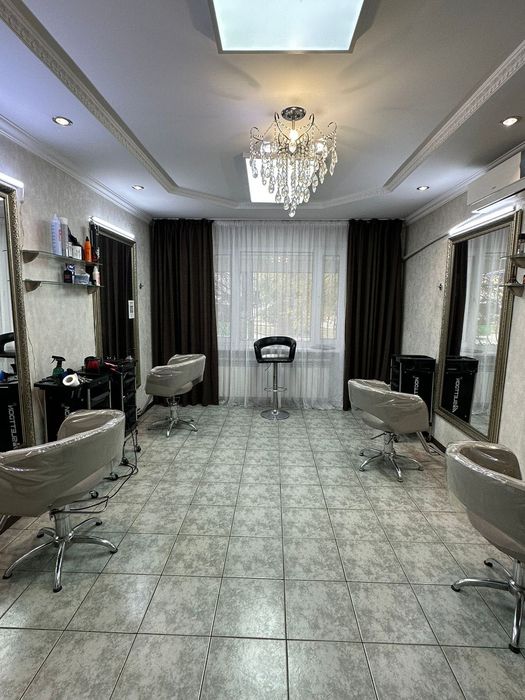 Парихмахерские кресла и мойка