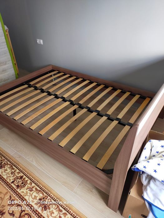 Кровать с матрасом