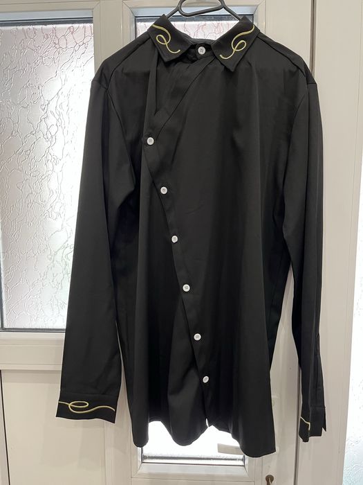 Camasa deosebita cu nasturi asimetrici, ocazie