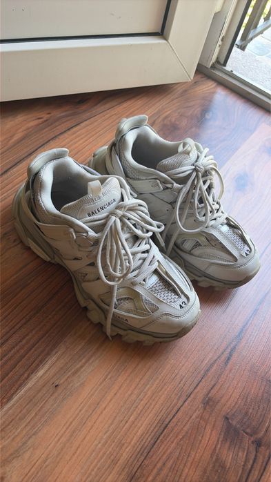 Balenciaga track 43