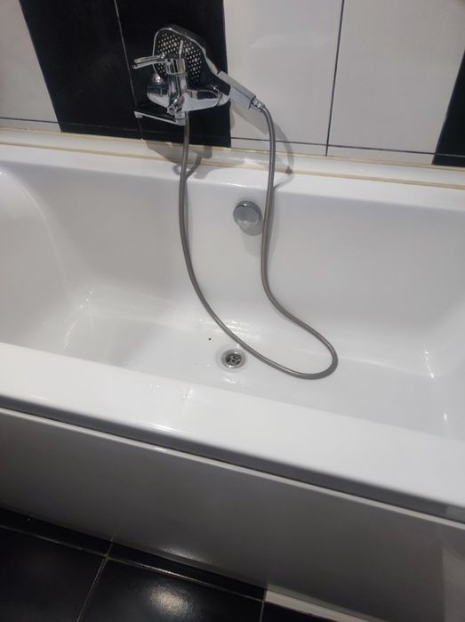 Vând cada  baie cu suport metalic