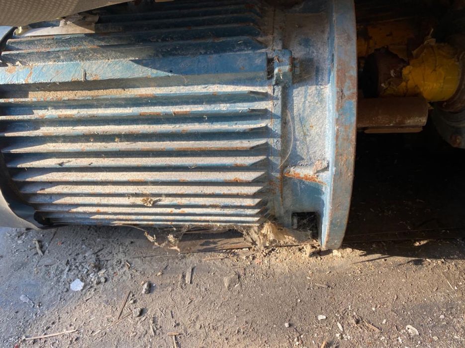 Продаю элекродвигатель с редуктором