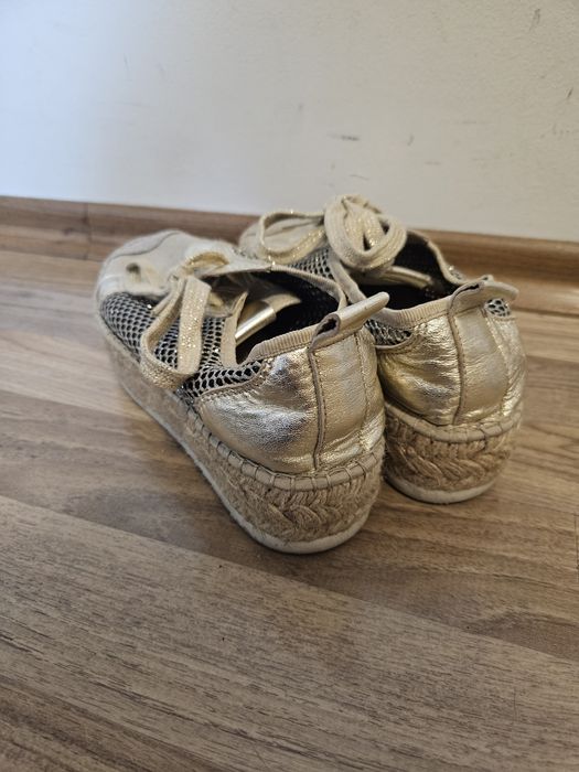 Кокетни дамски златни кецове 36н.