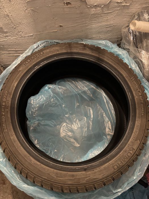 4бр. Зимни гуми KUMHO WINTERCRAFT 245/40R18 DOT 1525