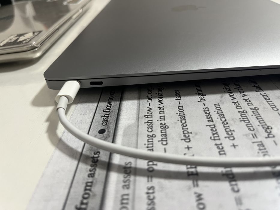 MacBook Air М1 8/256 срочно 93%