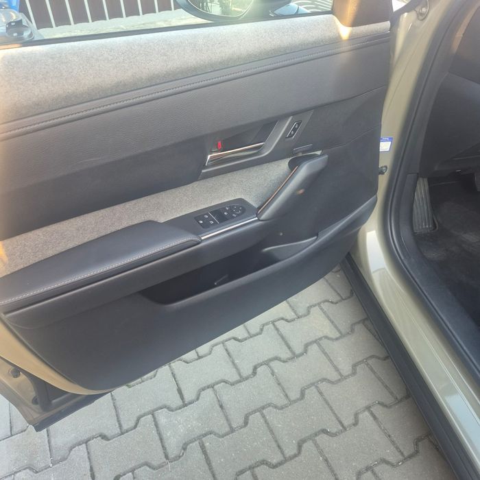 Vând Mazda MX-30