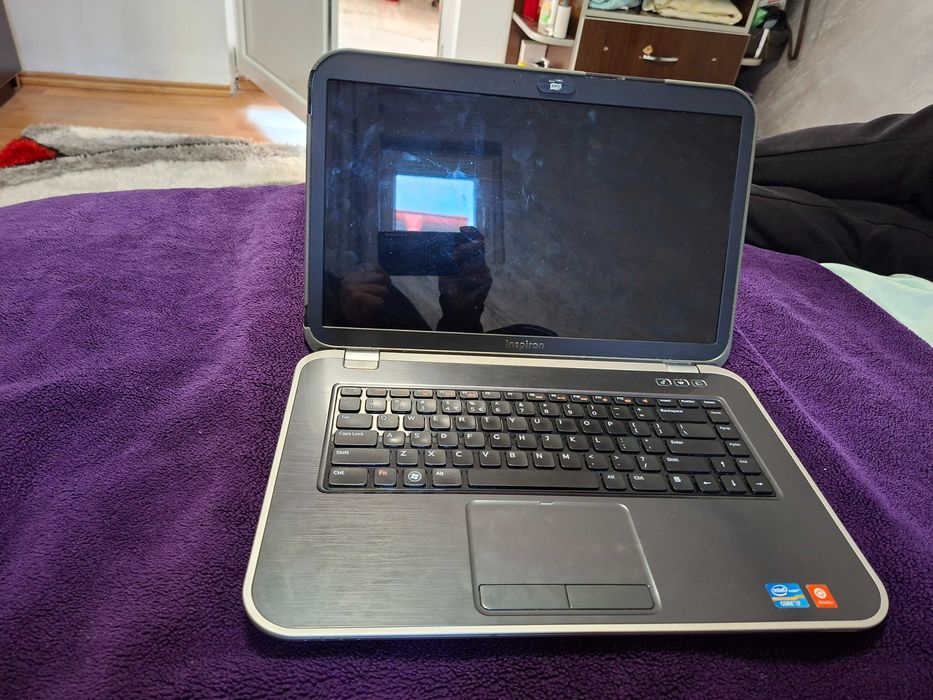 Vând laptop dell inspiron