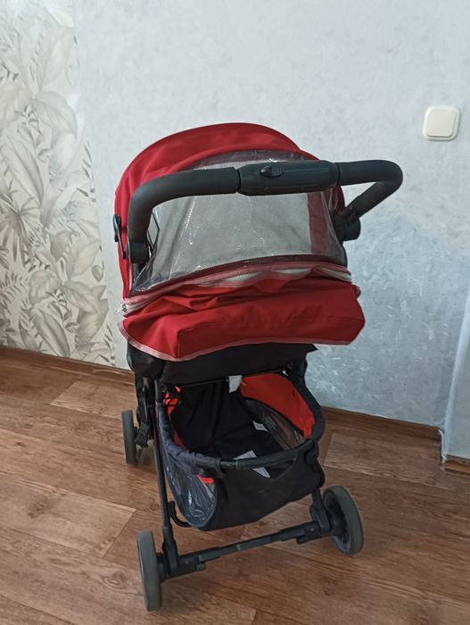 Коляска Chicco прогулочная