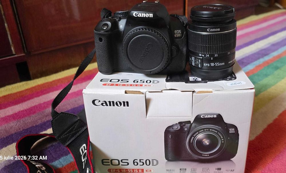 Aparat foto Canon EOS 650D, plus obiectiv și blitz