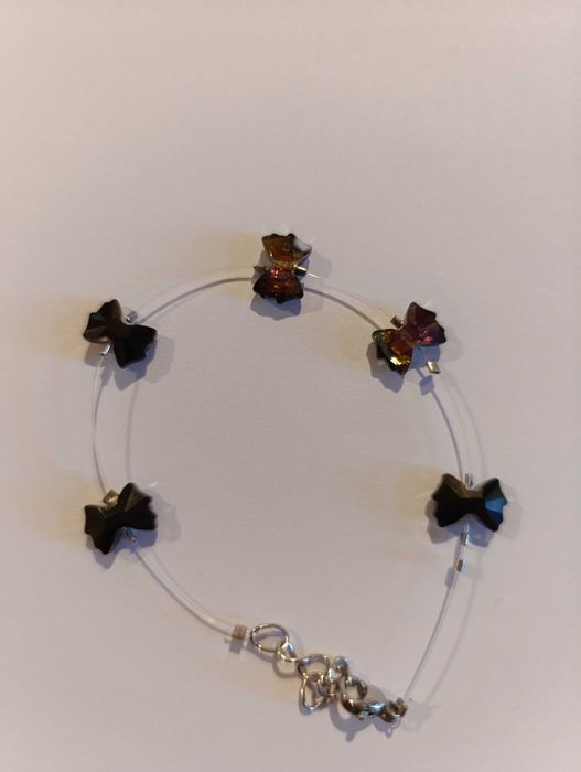 Невидима гривна с кристали