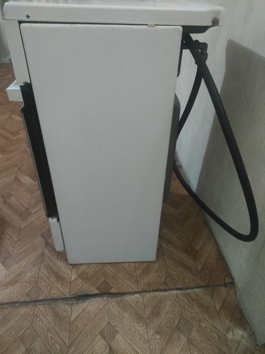 Продам газовую плиту