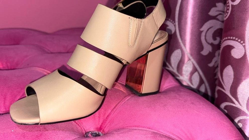 Продам Босоножки