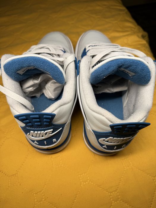 Jordan 4 Retro “Military Blue” (2024)