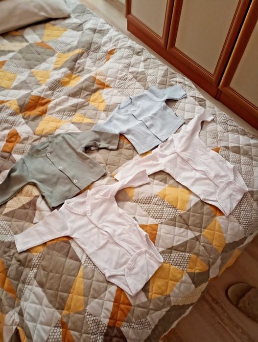 Продавам бебешки дрешки