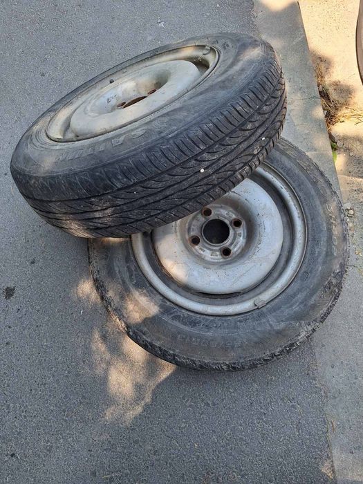 Продавам 4 летни Гуми, 13 цола с джанти