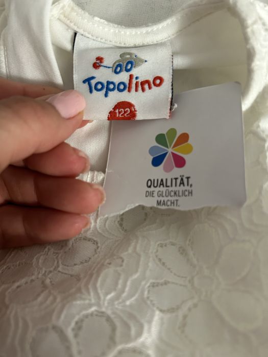 Бяла, дантелена рокля за повод