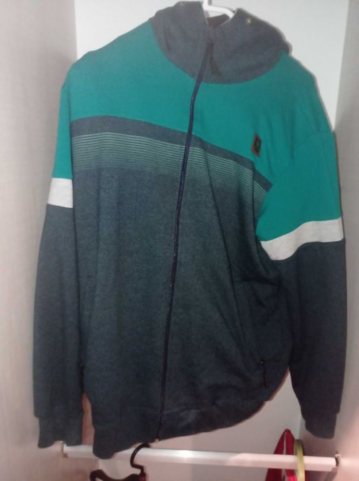 Спортно горнище.