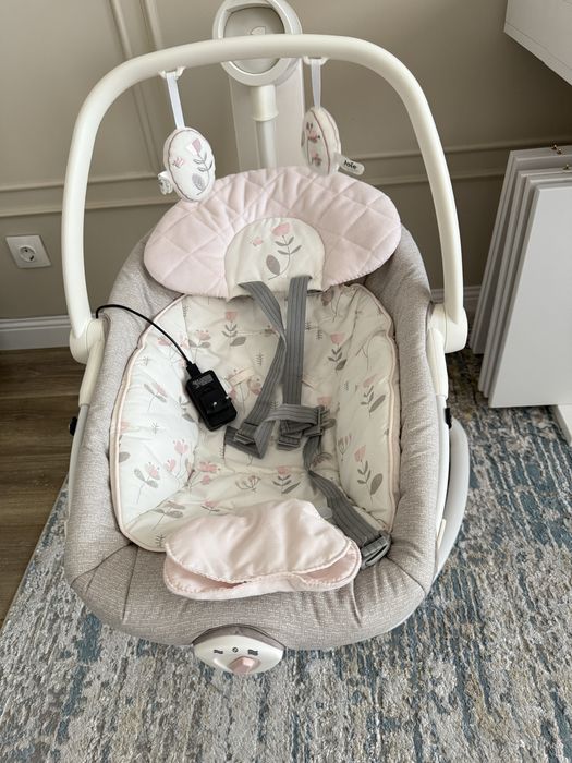 Продам шезлонг Joie