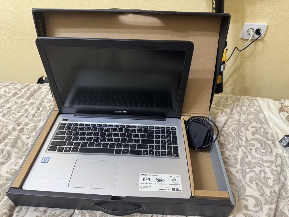 Ноутбук ASUS F556U