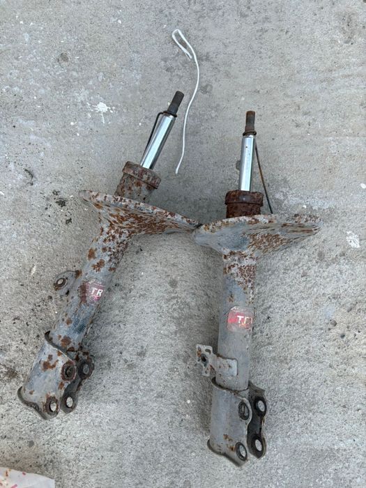 Продам амортизатор рабочие rav4