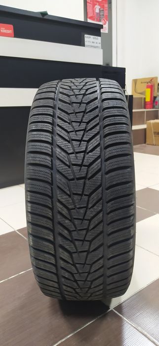 245/45R18 Hankook W330