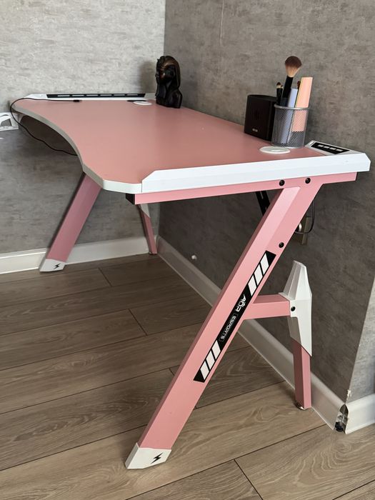 Продам компьютерный стол