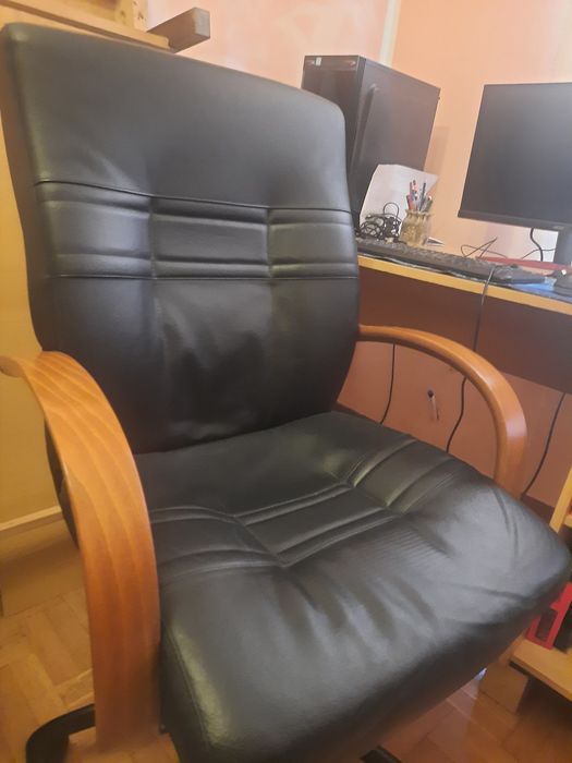 Офис стол ORT за ръководители и ценители