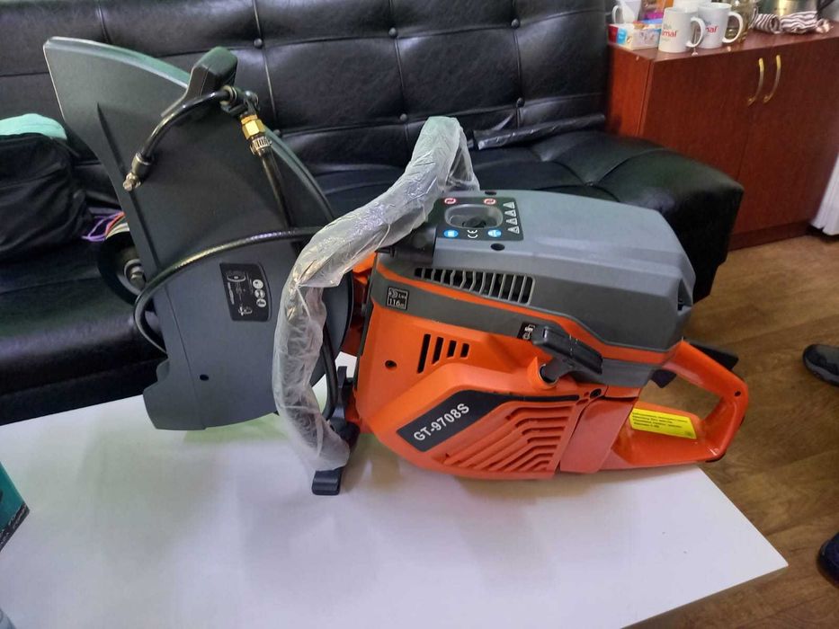 Бензиновый резак для бетона