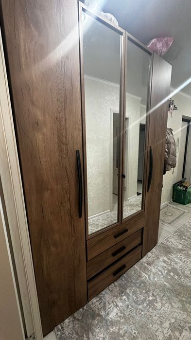 Шкаф в прихожую .