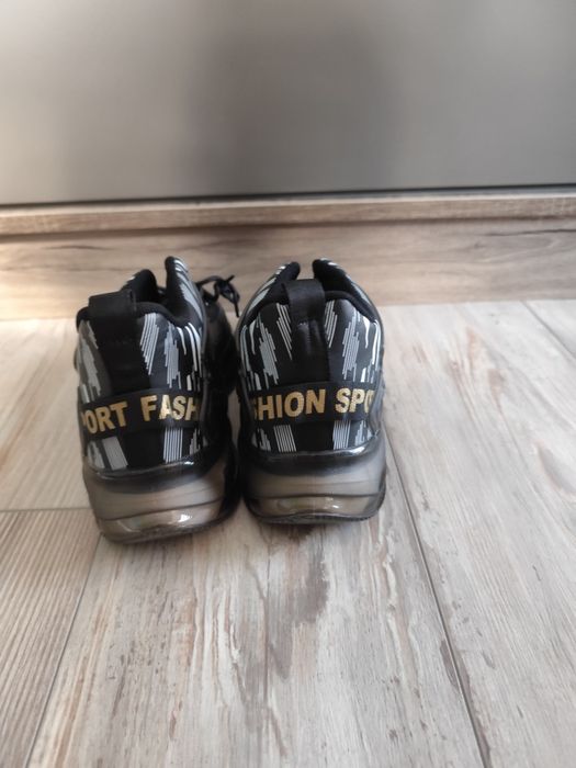 Черни мъжки обувки