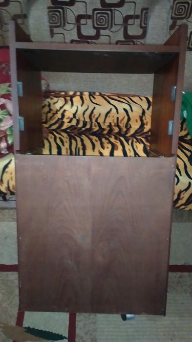 Продам Сотилади Тумба для Радиотехники почти новая