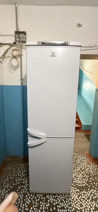 Холодильник indesit рабочий