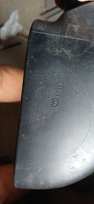 Vând oglinda Logan Mcv