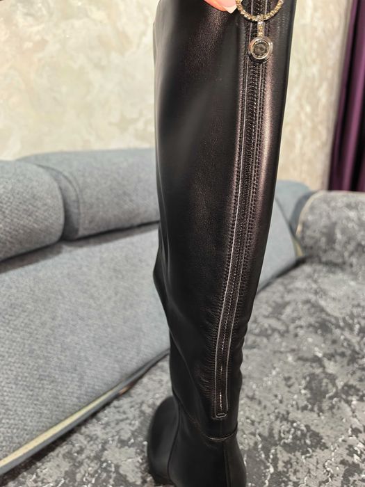 Продам женские сапоги.