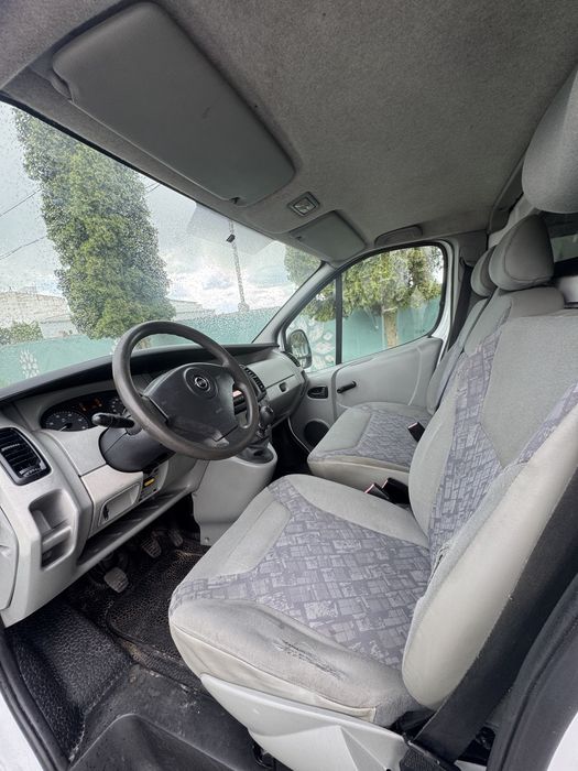 Opel Vivaro, Renault Trafic , Model inalt