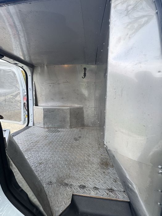 Ford Transit Courier an 2015 Extrem de Practic  include TVA