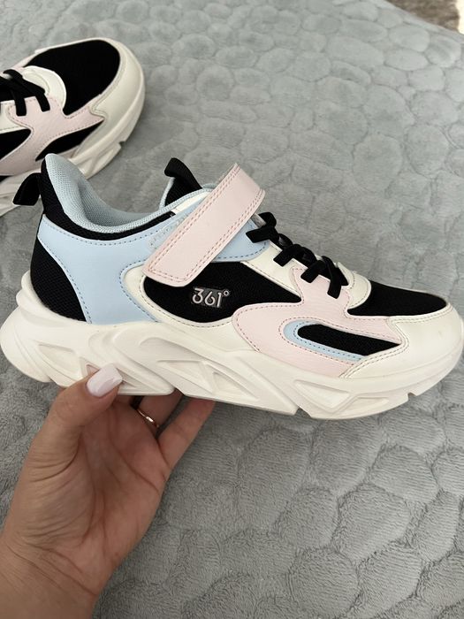 Кроссовки кожа 36 размер